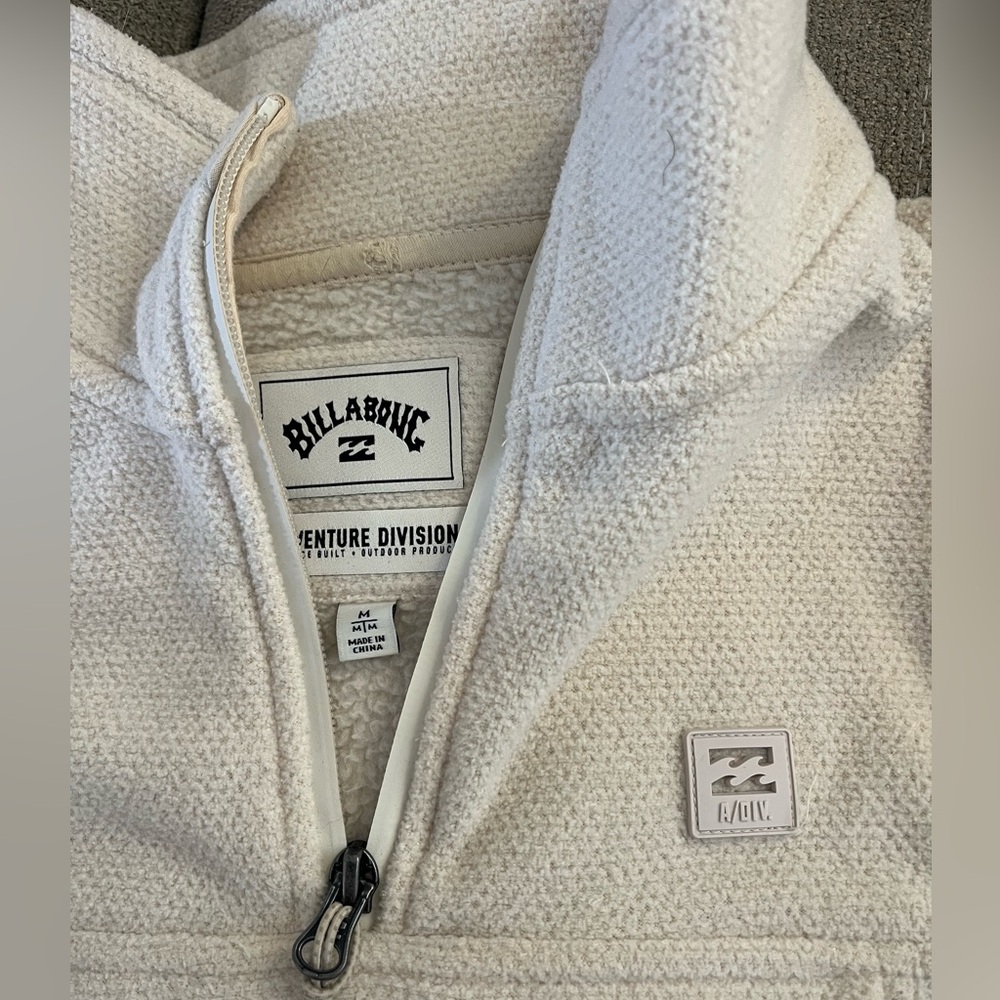 Billabong Pull Over Sweatshirt!!